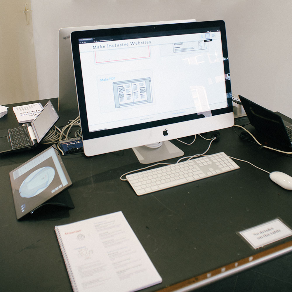 A photo of the structure of my final project presentation on six partially different devices, as well as in printed form.